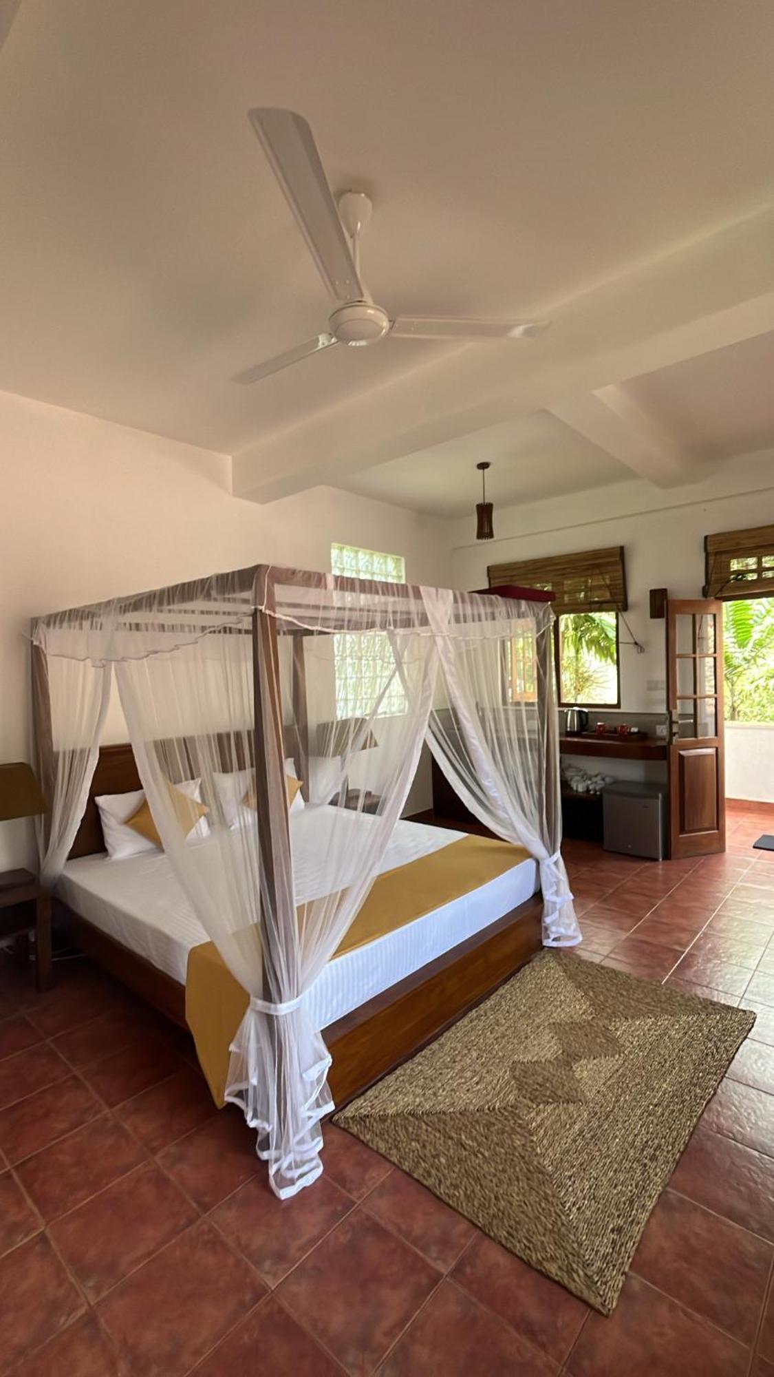 Beach Club Apartments Induruwa Exterior foto
